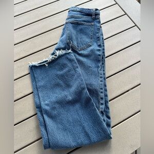 Abercrombie & Fitch 90s Relaxed Jeans w/ Raw Hem (Size 26)